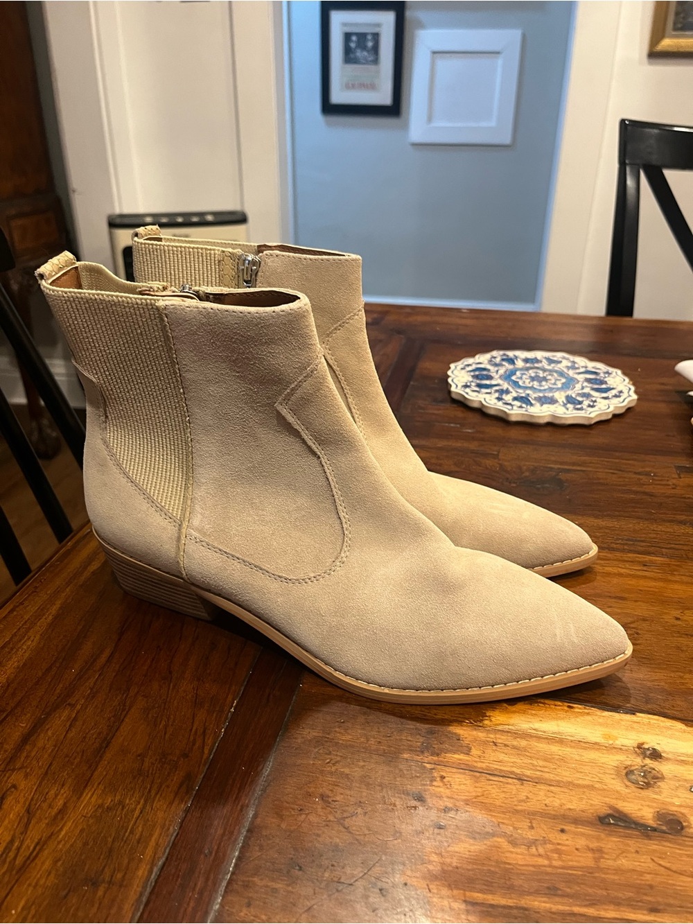 Donald J. Pliner Tan Suede Pointed Ankle Booties 10M modern Western